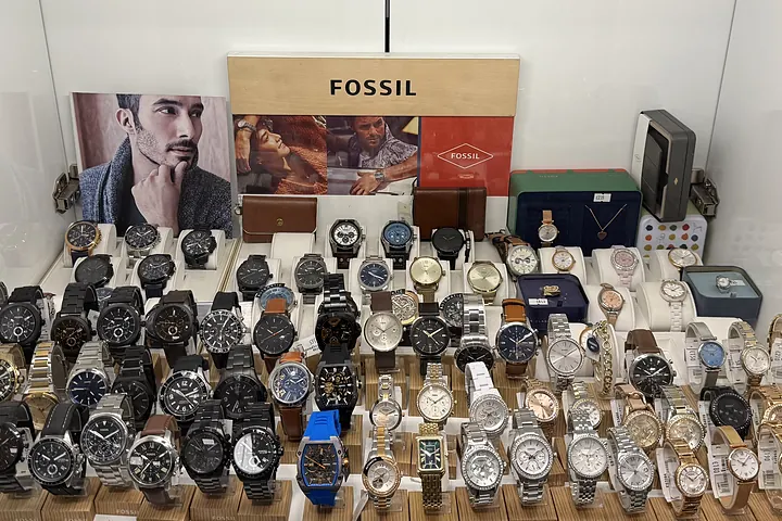Витрината с часовници Fossil