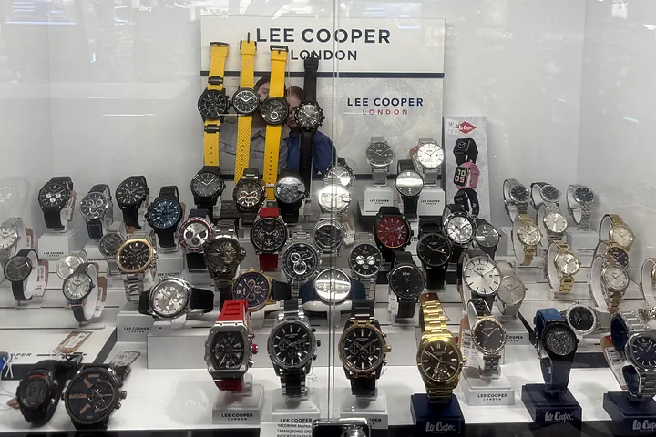 Витрината с часовници Lee Cooper