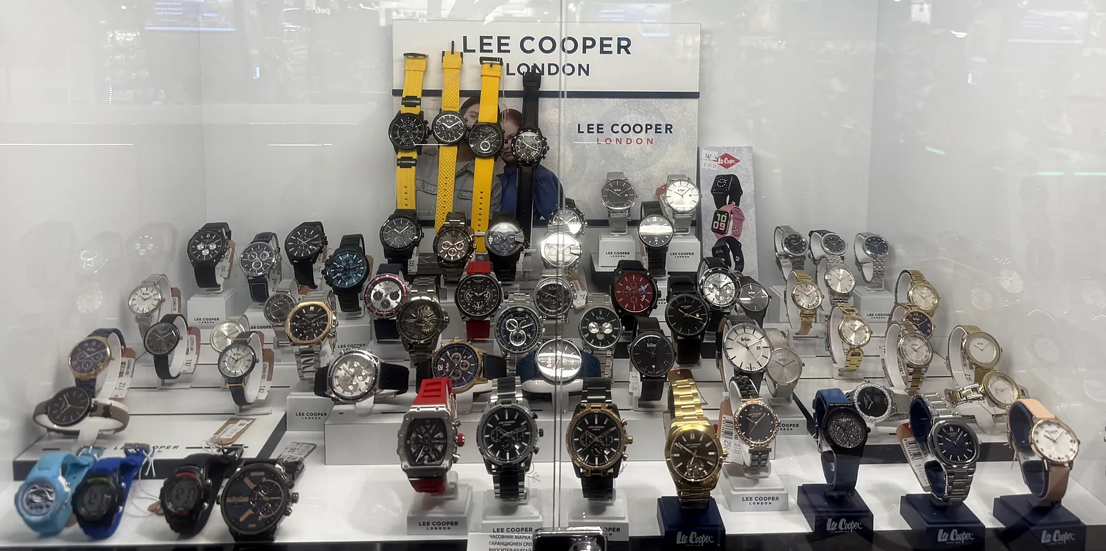 Витрината с часовници Lee Cooper