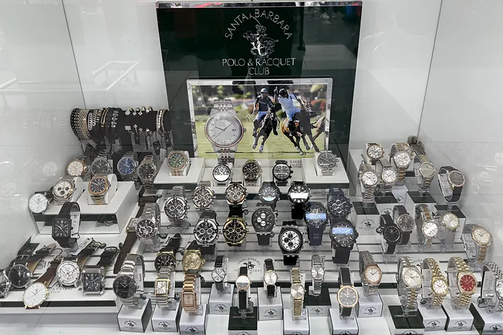 Витрината с часовници Santa Barbara Polo & Racquet Club