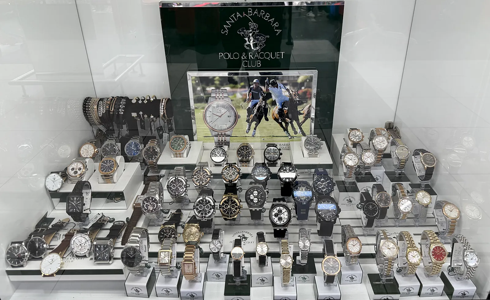 Витрината с часовници Santa Barbara Polo & Racquet Club