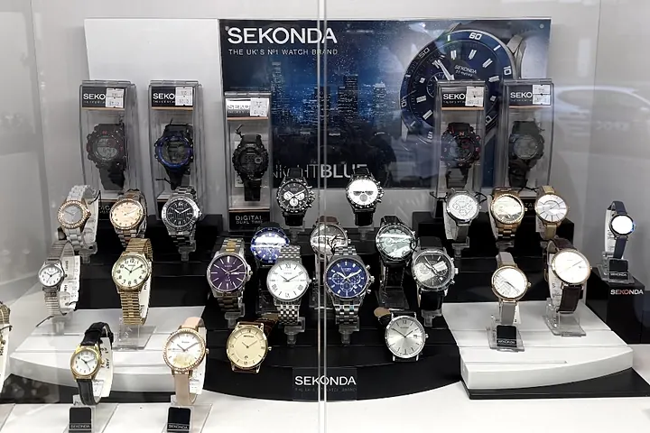 Витрината с часовници Sekonda